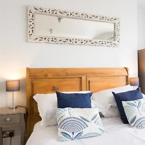 Seaside Retreat In North Bay - With Parking Holiday home